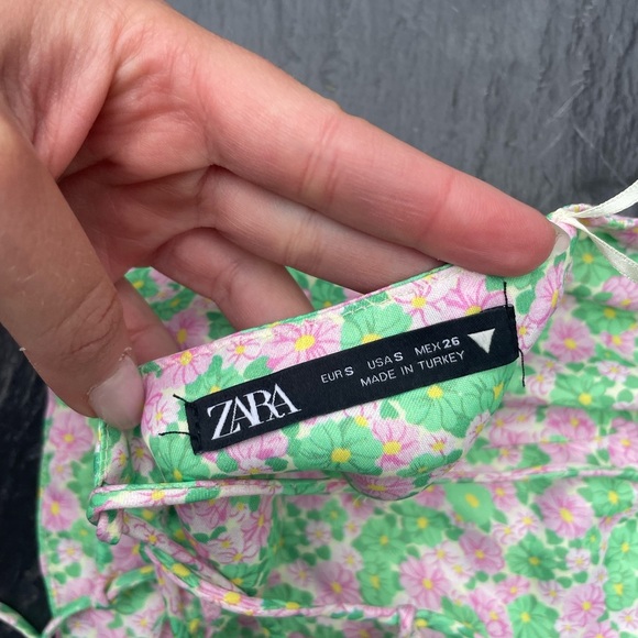 Floral cropped halter top 💚 - Picture 5 of 5